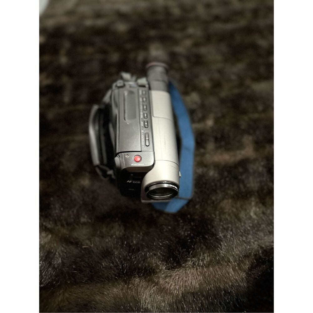 Sony Handycam‎ CCD-TRV118 NTSC Hi-8 Video Camcorder - FOR PARTS OR REPAIR